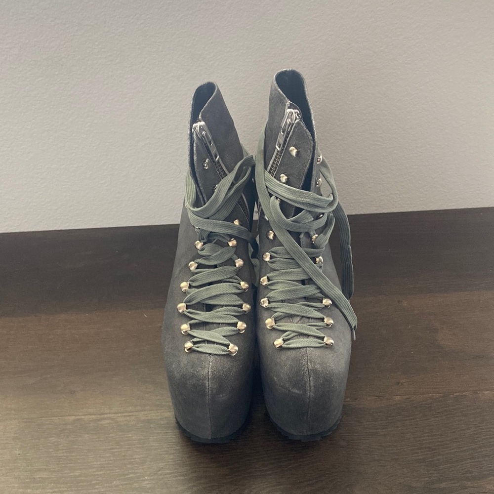 UNIF hellbound grey suede